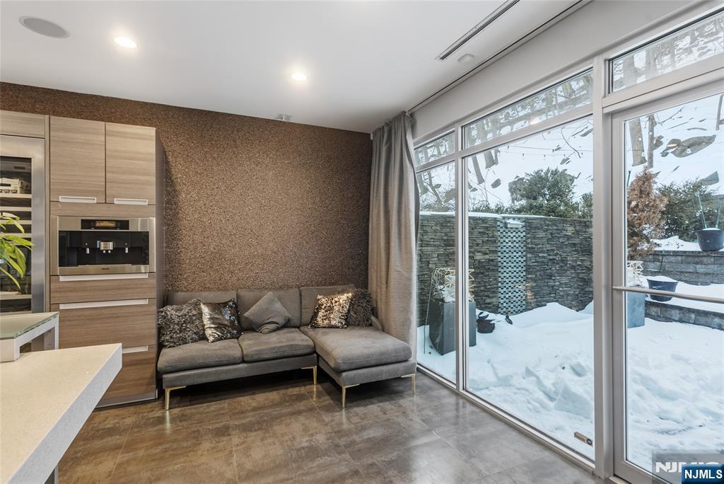 760 Undercliff Avenue, Unit B Edgewater, NJ 07020 - Photo 18 of 45