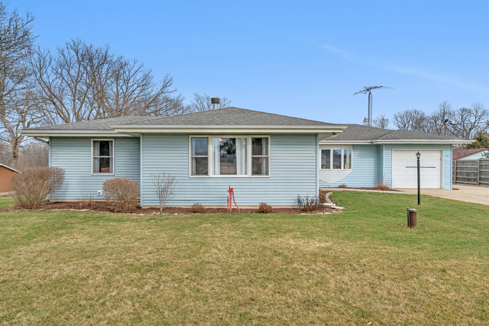 19556 West Manhattan Road Elwood, IL 60421 - Photo 2 of 23 a view of a house with a yard