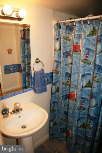 217 Environs Road Sterling, VA 20165 - Photo 19 of 30 Bath