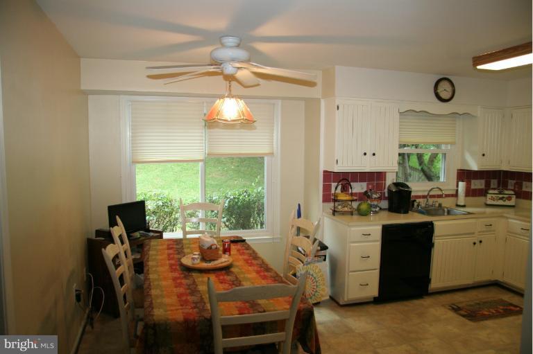 217 Environs Road Sterling, VA 20165 - Photo 3 of 30 Kitchen