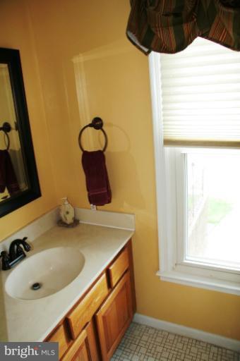 217 Environs Road Sterling, VA 20165 - Photo 4 of 30 Bath