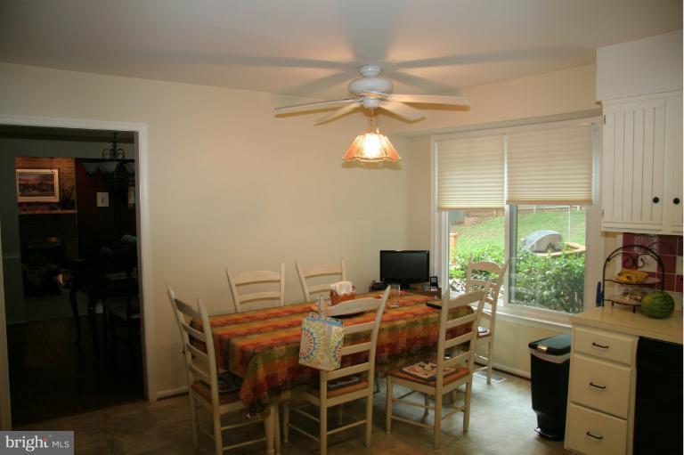 217 Environs Road Sterling, VA 20165 - Photo 6 of 30 Kitchen