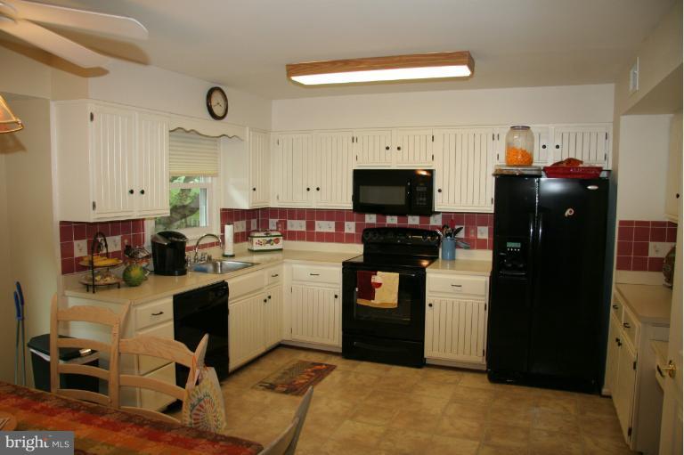 217 Environs Road Sterling, VA 20165 - Photo 9 of 30 Kitchen
