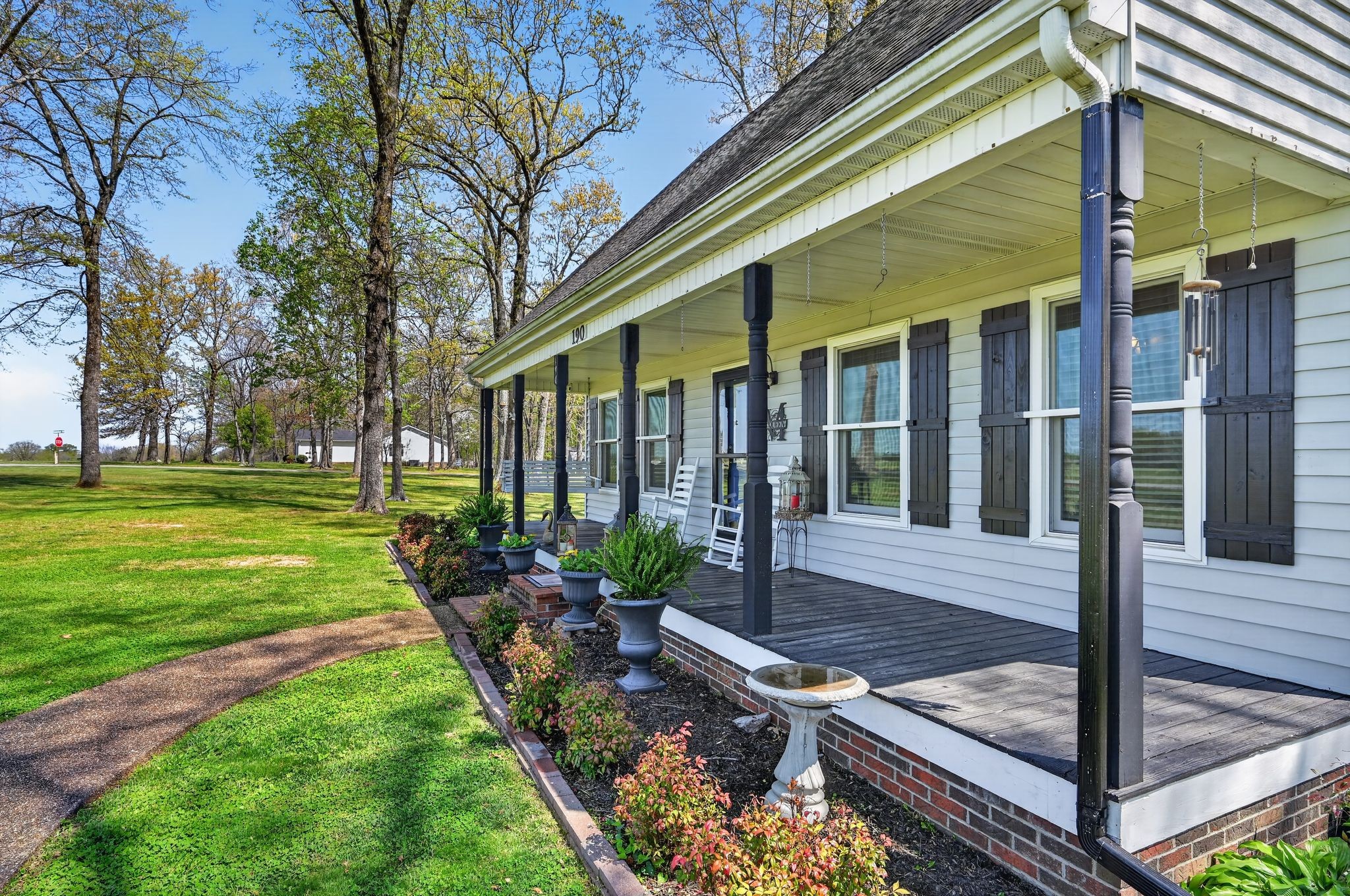 190 Hooper Road Smithville, TN 37166 - Photo 4 of 32 a front view of a house with garden