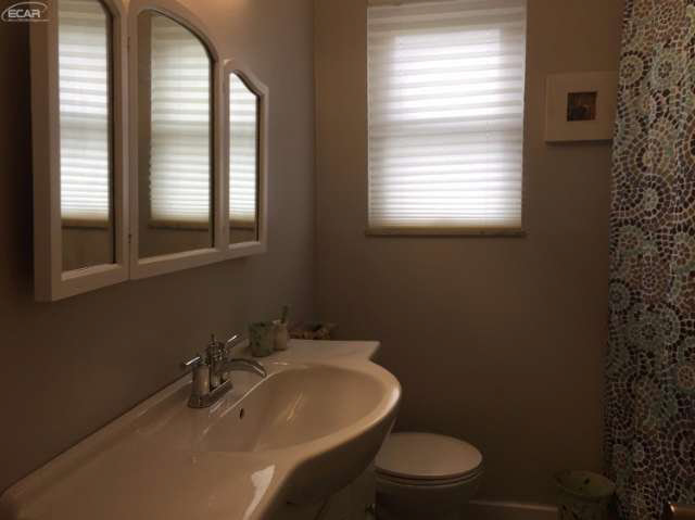 3357 North Oak Road Davison, MI 48423 - Photo 8 of 35 21145916-7.JPG