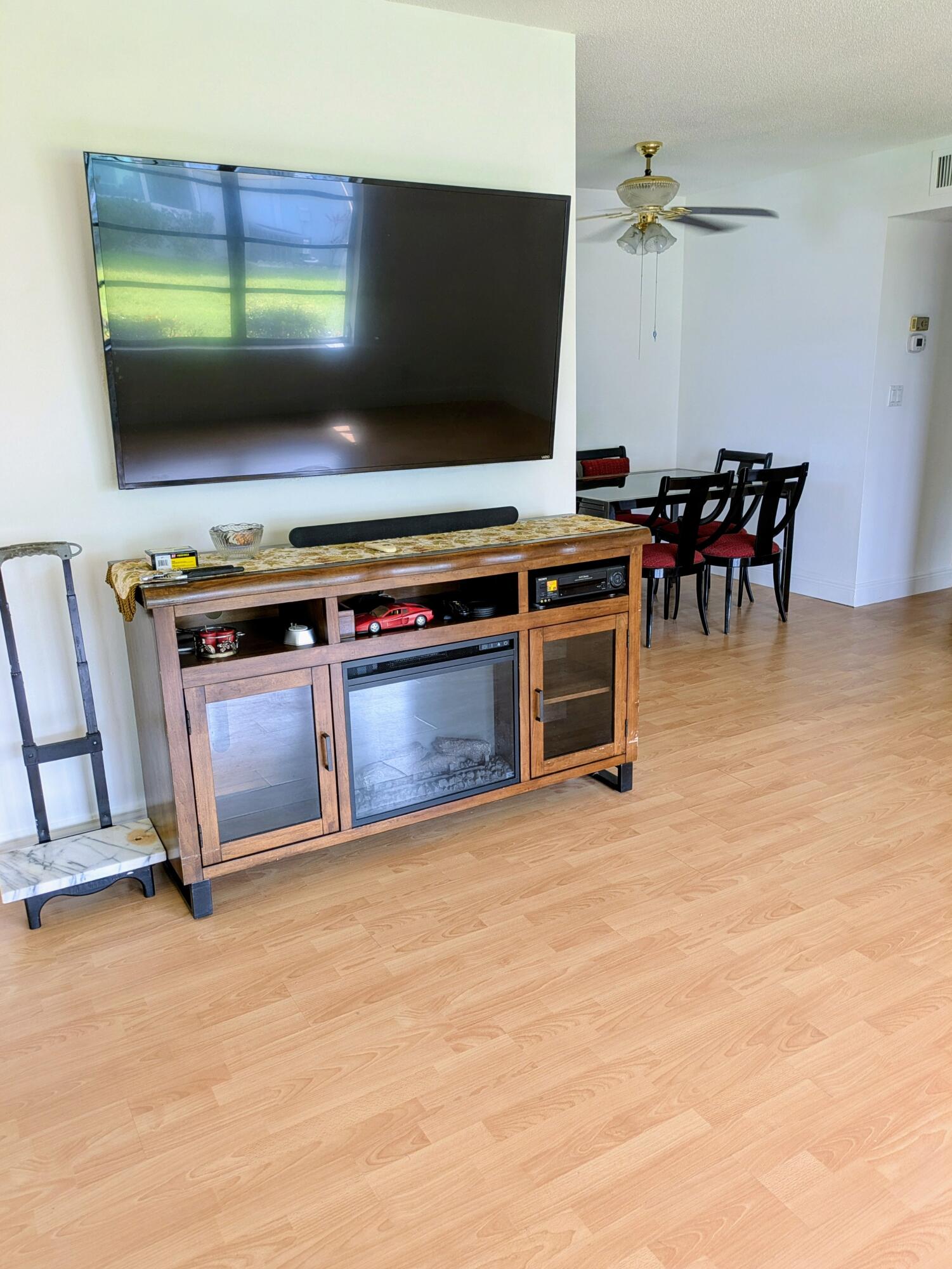 172 West High Point Terrace, Unit D Delray Beach, FL 33445 - Photo 11 of 31 Living Room