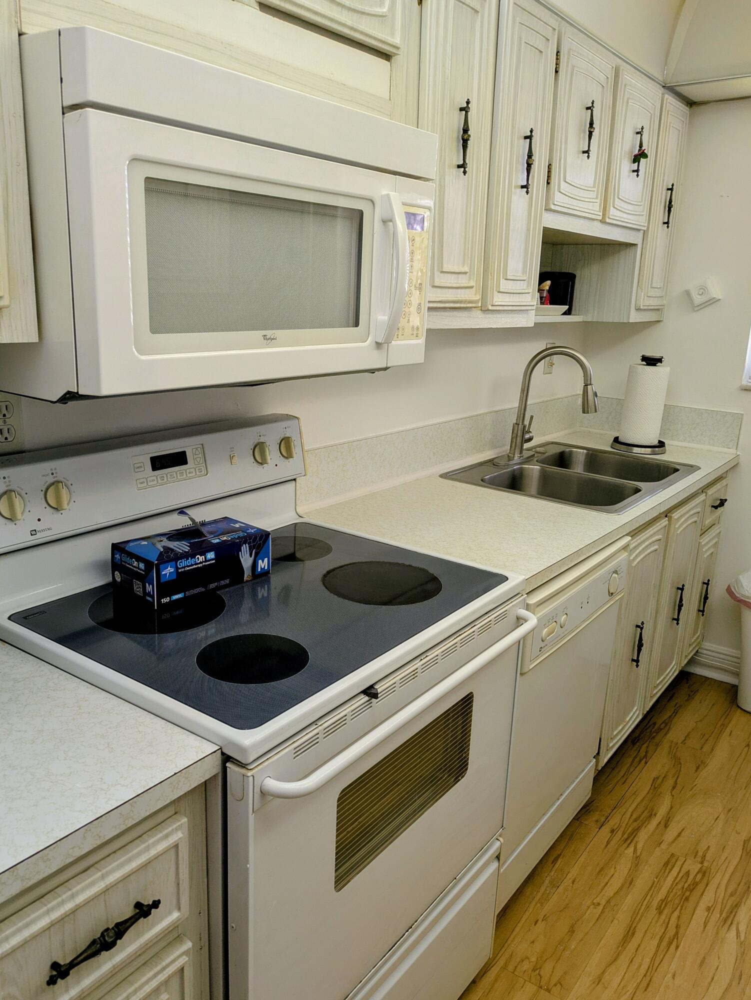 172 West High Point Terrace, Unit D Delray Beach, FL 33445 - Photo 13 of 31 172.kitchen.2Kitchen
