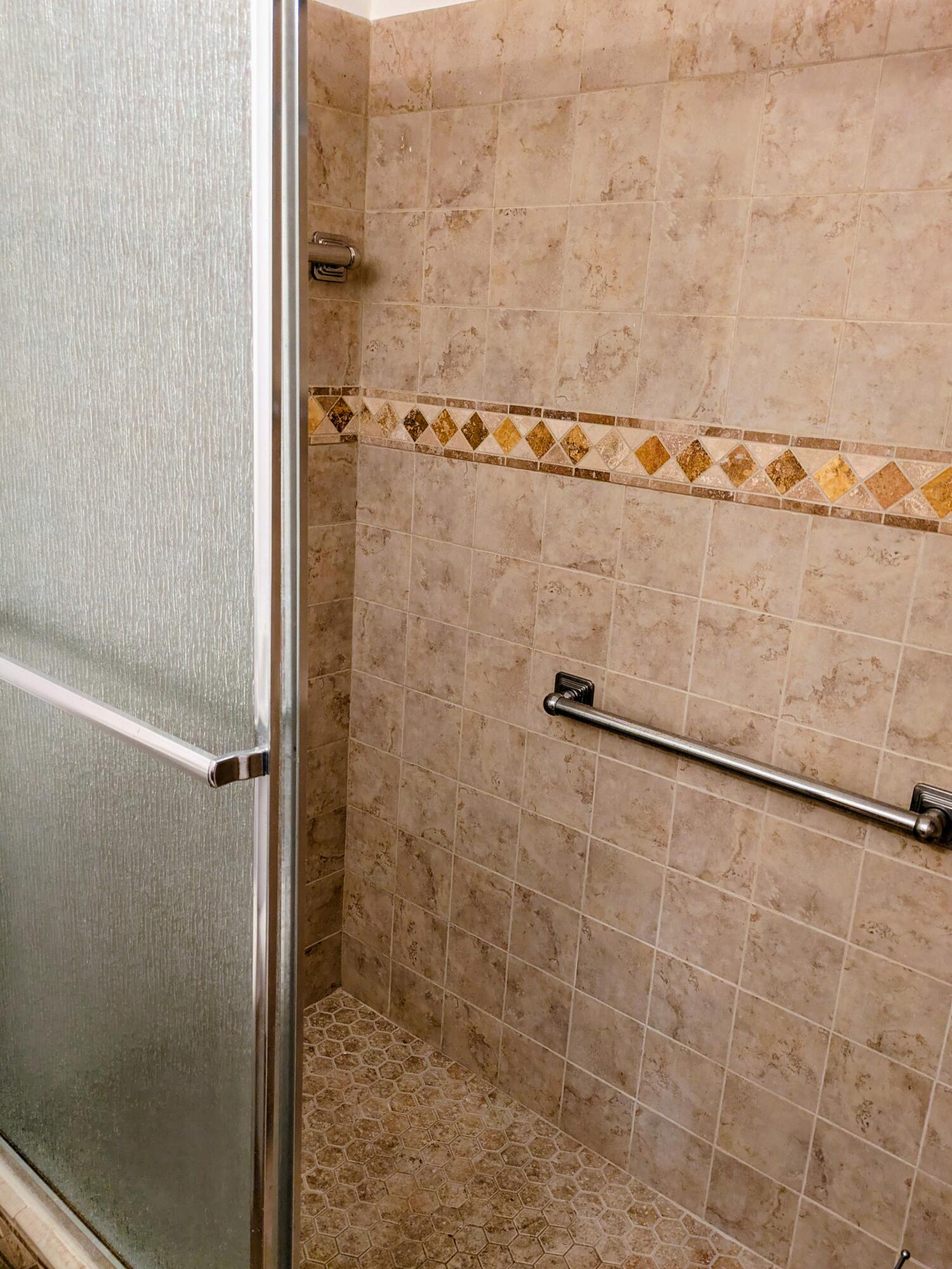 172 West High Point Terrace, Unit D Delray Beach, FL 33445 - Photo 26 of 31 Guest Bathroom