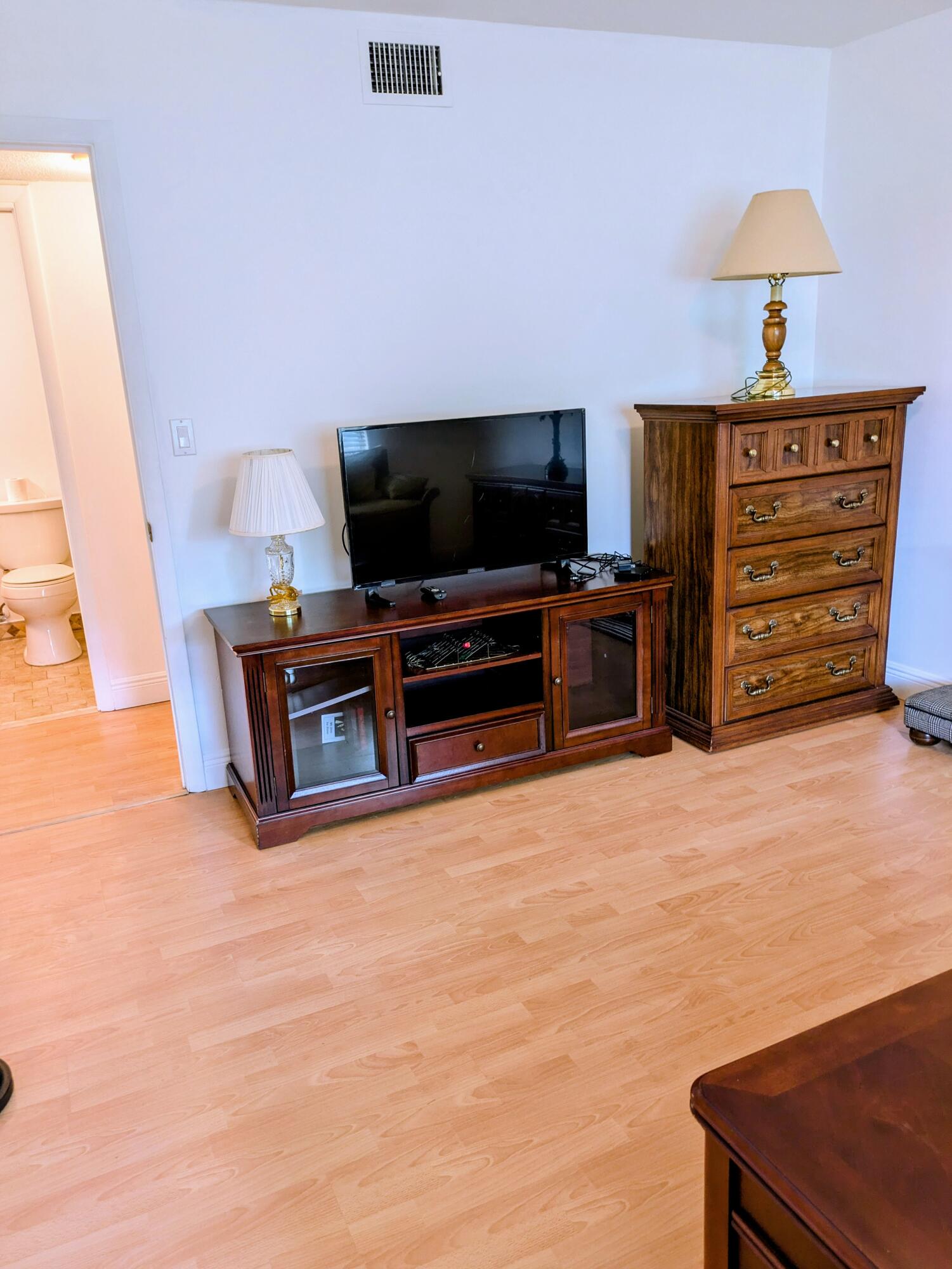 172 West High Point Terrace, Unit D Delray Beach, FL 33445 - Photo 28 of 31 Guest Bedroom