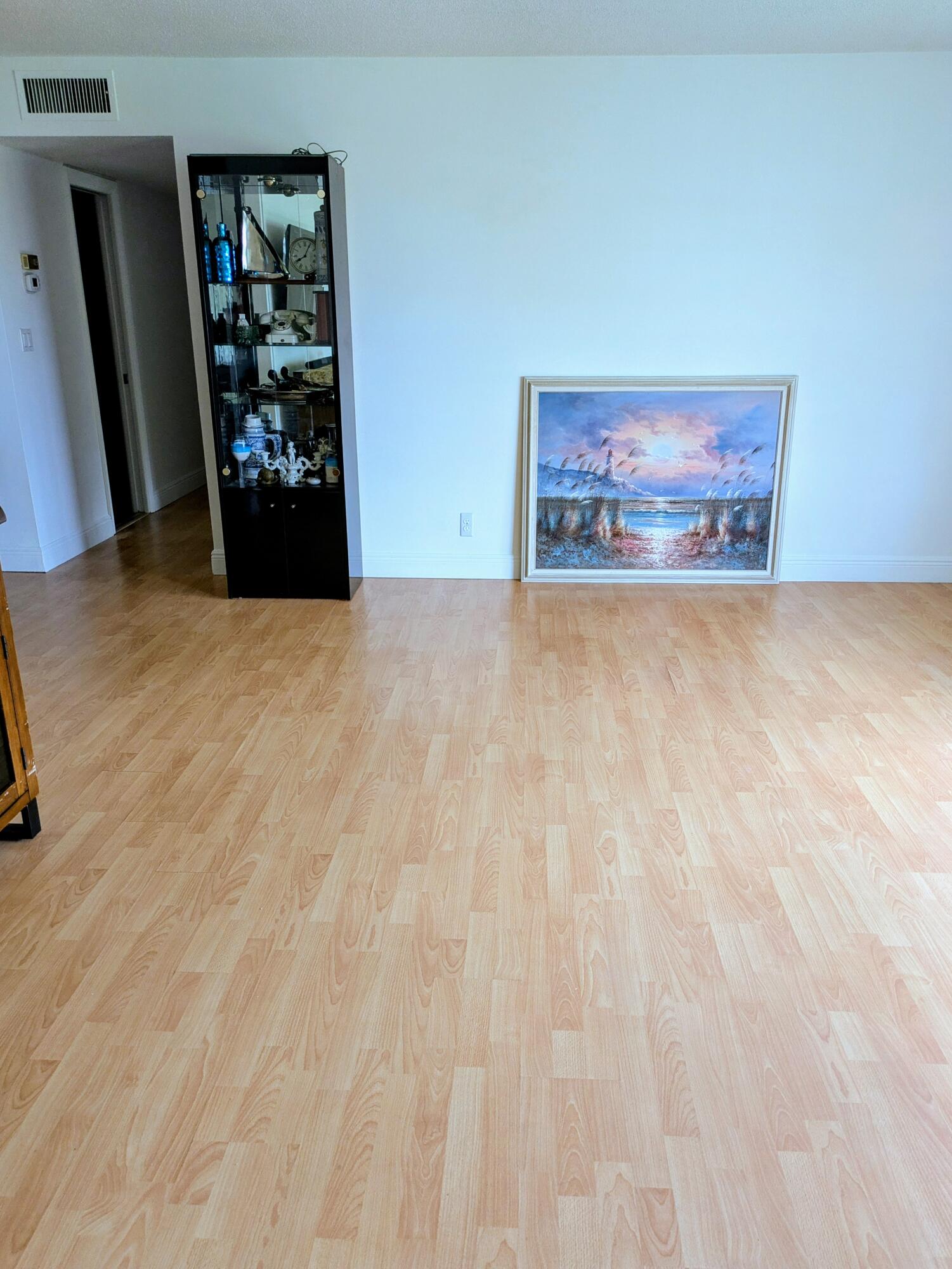 172 West High Point Terrace, Unit D Delray Beach, FL 33445 - Photo 9 of 31 Living room