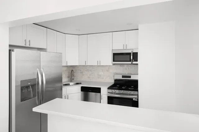 $899,000 | 1255 5th Avenue, Unit 3J | Upper Carnegie Hill