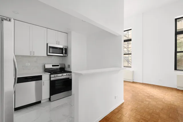 $899,000 | 1255 5th Avenue, Unit 3J | Upper Carnegie Hill