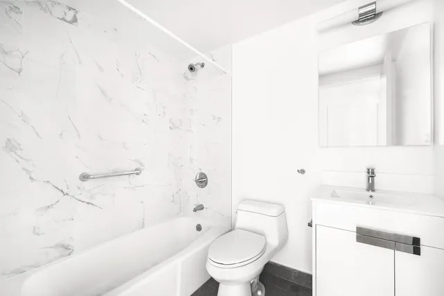 $899,000 | 1255 5th Avenue, Unit 3J | Upper Carnegie Hill