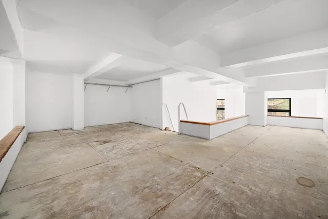 $899,000 | 1255 5th Avenue, Unit 3J | Upper Carnegie Hill