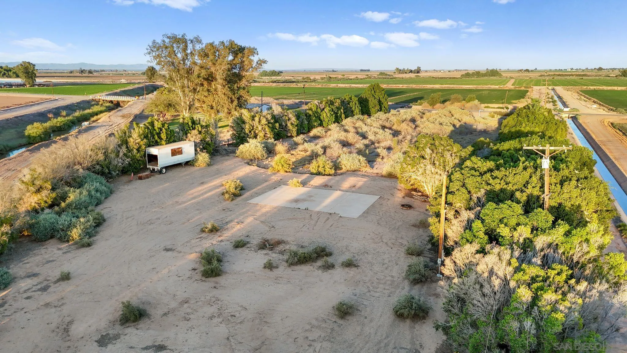 2465 Meloland Road, Unit 1 El Centro, CA 92243 - Photo 3 of 26 a view of an ocean and beach