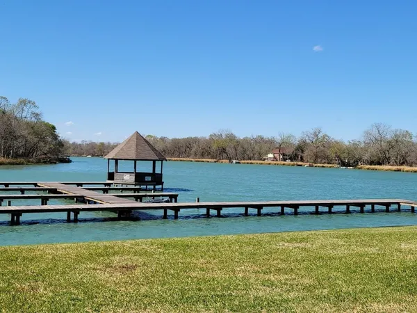 $2,400 | 151 Island Boulevard, Missouri City, TX 77459