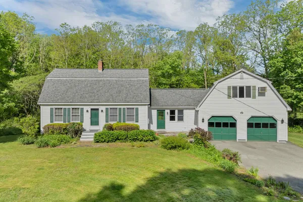 $799,900 | 1 Muddy Pond Road, Kensington, NH 03833