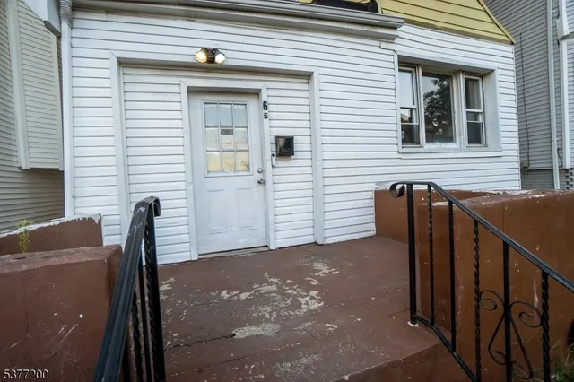 $3,800 | 65 North Grove Street, East Orange, NJ 07017