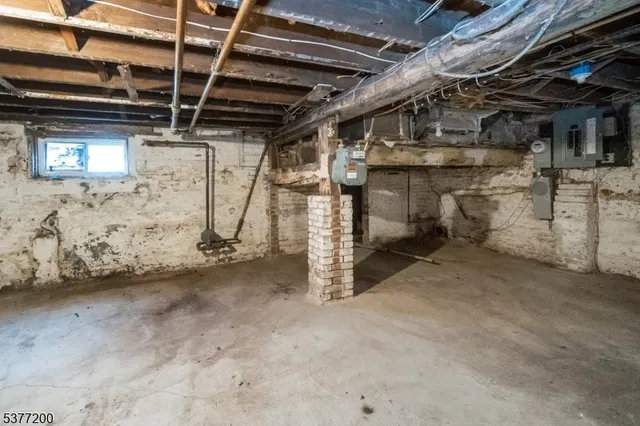 $3,800 | 65 North Grove Street, East Orange, NJ 07017