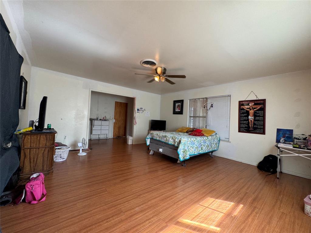733 Foster Street Marlin, TX 76661 - Photo 17 of 40 a living room with furniture and wooden floor