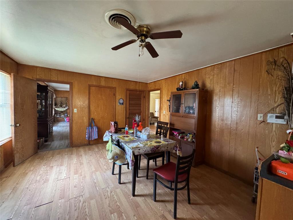 733 Foster Street Marlin, TX 76661 - Photo 4 of 40 a dining room with furniture and window
