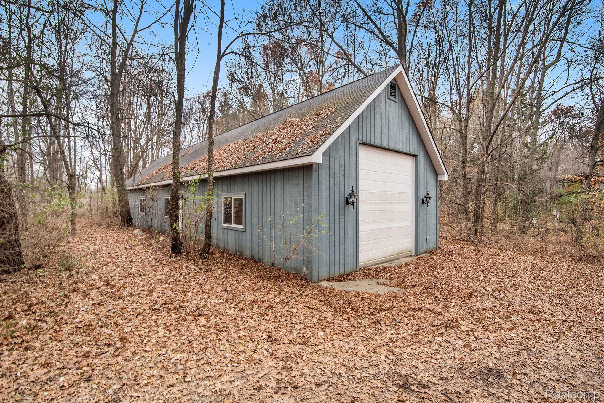 2401 Sullivan Road Oxford, MI 48371 - Photo 23 of 31 8 Car Pole Barn.jpg