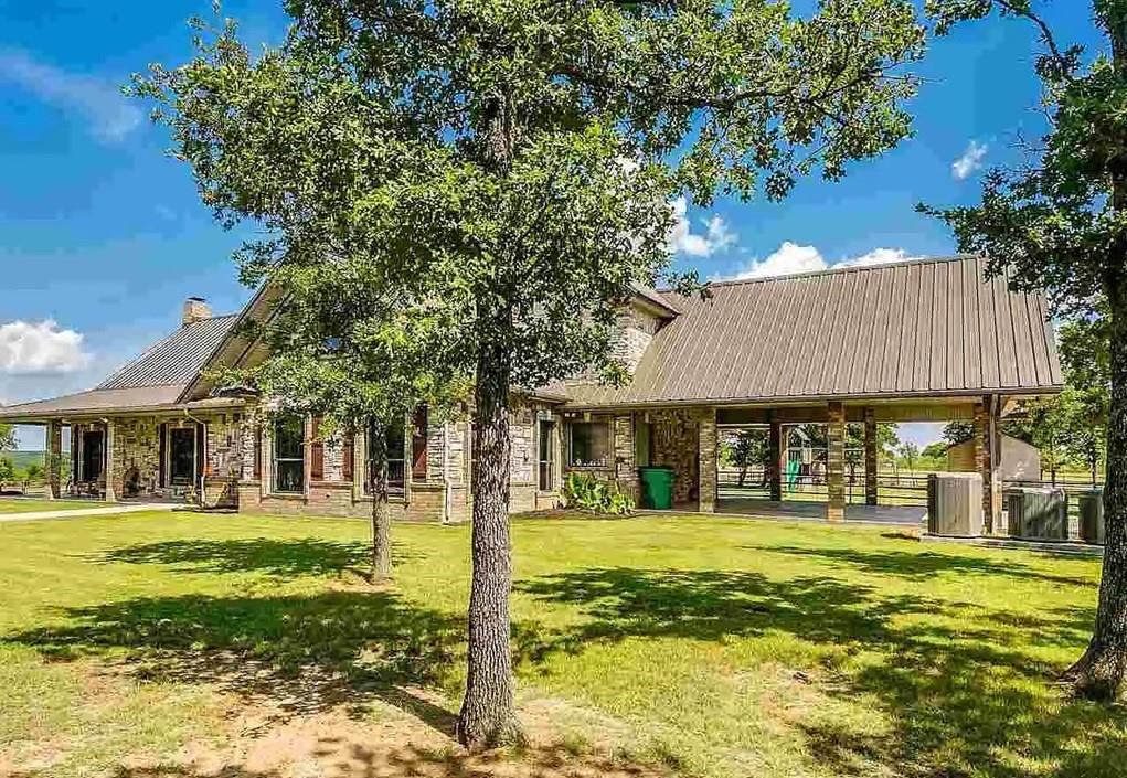 499 Ford Road Bowie, TX 76230 - Photo 4 of 40