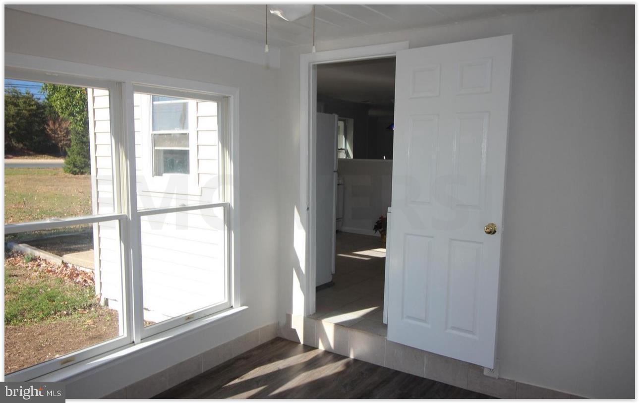 3735 West Ox Road Fairfax, VA 22033 - Photo 12 of 23 Bright entryway with inviting views.
