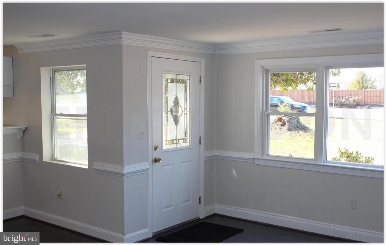 3735 West Ox Road Fairfax, VA 22033 - Photo 17 of 23 Bright entryway with inviting light.