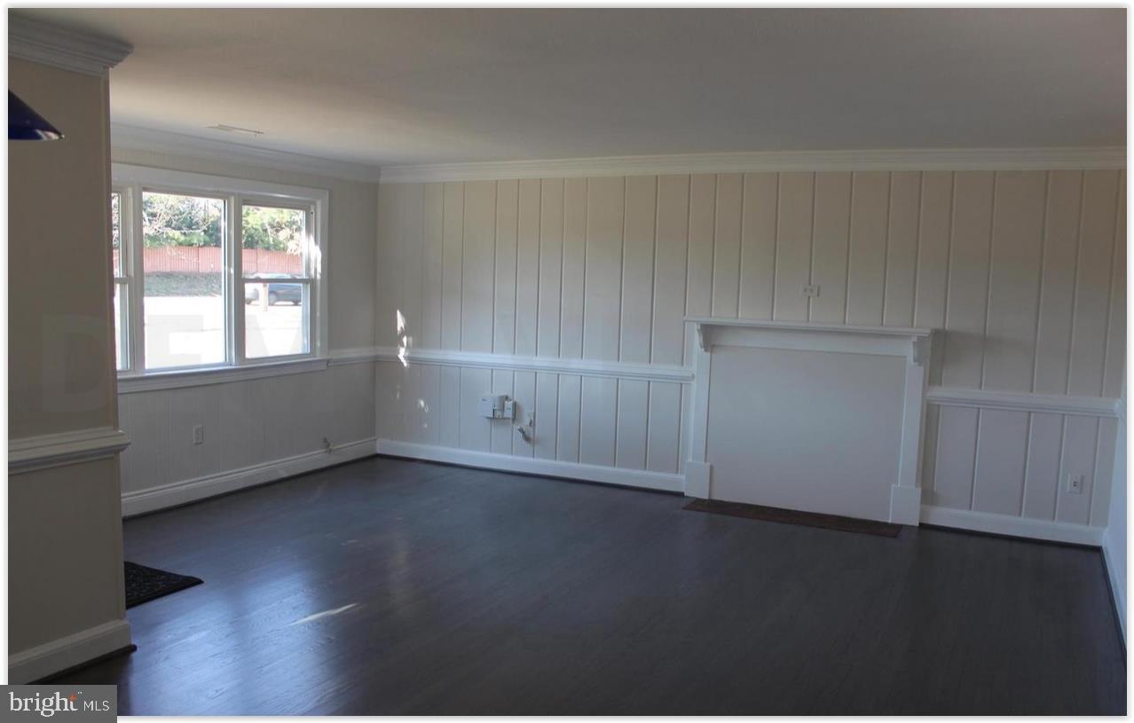 3735 West Ox Road Fairfax, VA 22033 - Photo 9 of 23 Bright and airy living space awaits.