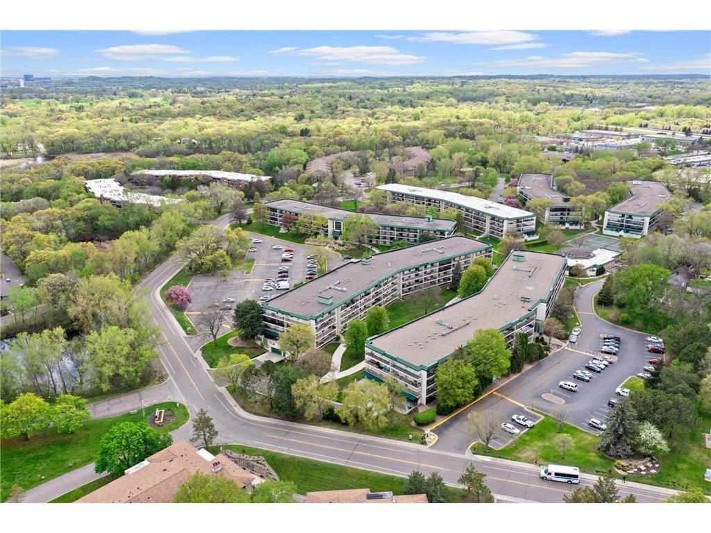10411 Cedar Lake Road, Unit 213 Minnetonka, MN 55305 - Photo 37 of 41