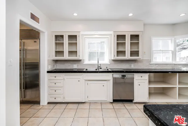 a close view of stove top oven