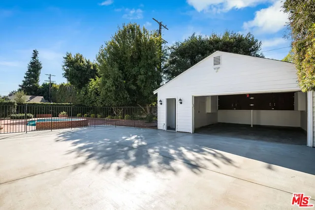 a view of a house with swimming pool and sitting area