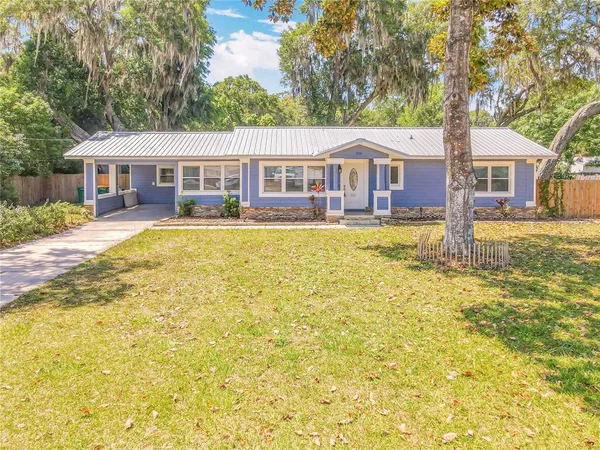 $2,500 | 1006 East 11th Avenue, Mount Dora, FL 32757