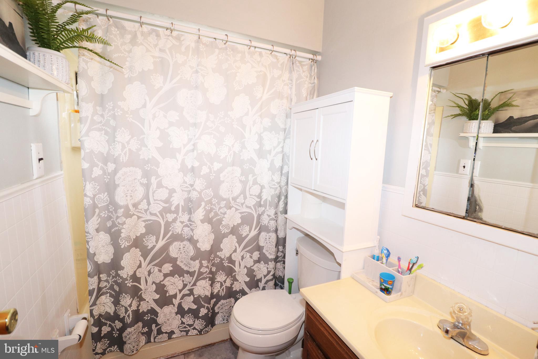 27 Malvern Road Newark, DE 19713 - Photo 14 of 23 Full Bathroom
