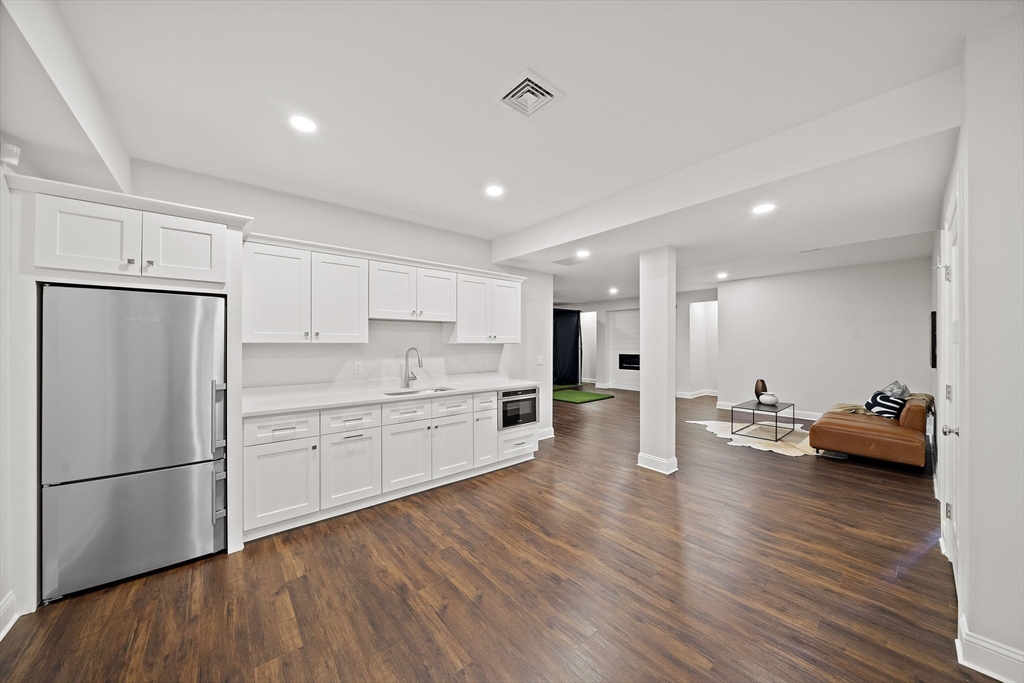 241 Lowell Road Wellesley, MA 02481 - Photo 31 of 42