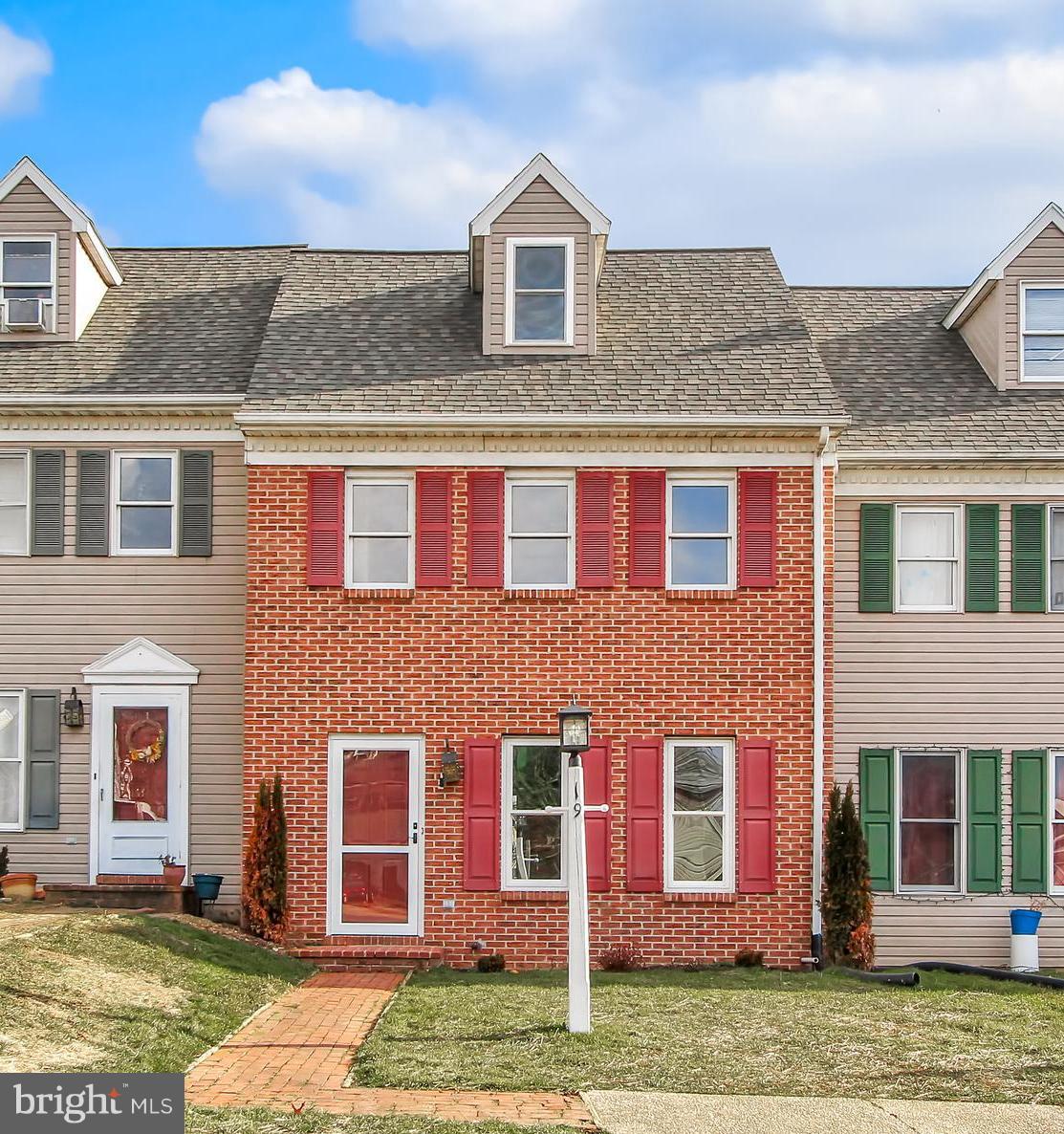 19 Pheasant Lane Lititz, PA 17543 - Photo 1 of 23