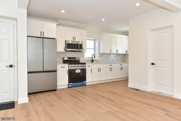 $3,300 | 383 Lafayette Avenue, Hawthorne, NJ 07506