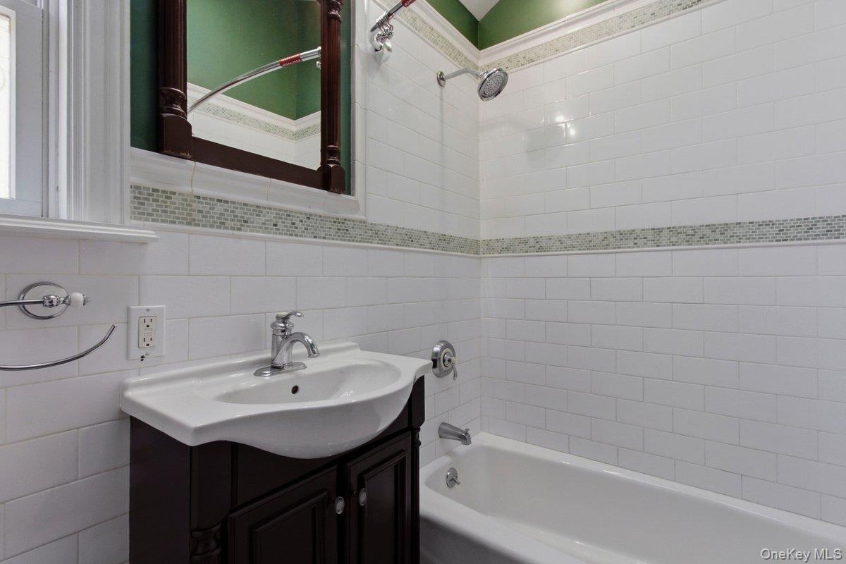246 Tibbetts Road Yonkers, NY 10705 - Photo 16 of 27