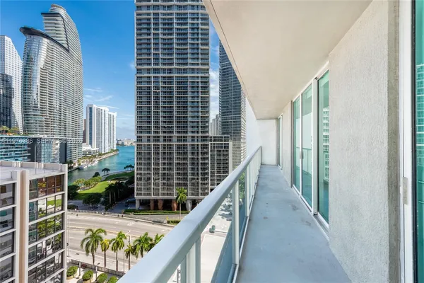 $3,800 | 500 Brickell Avenue, Unit 1505, Miami, FL 33131