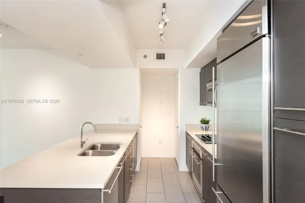 $3,800 | 500 Brickell Avenue, Unit 1505, Miami, FL 33131