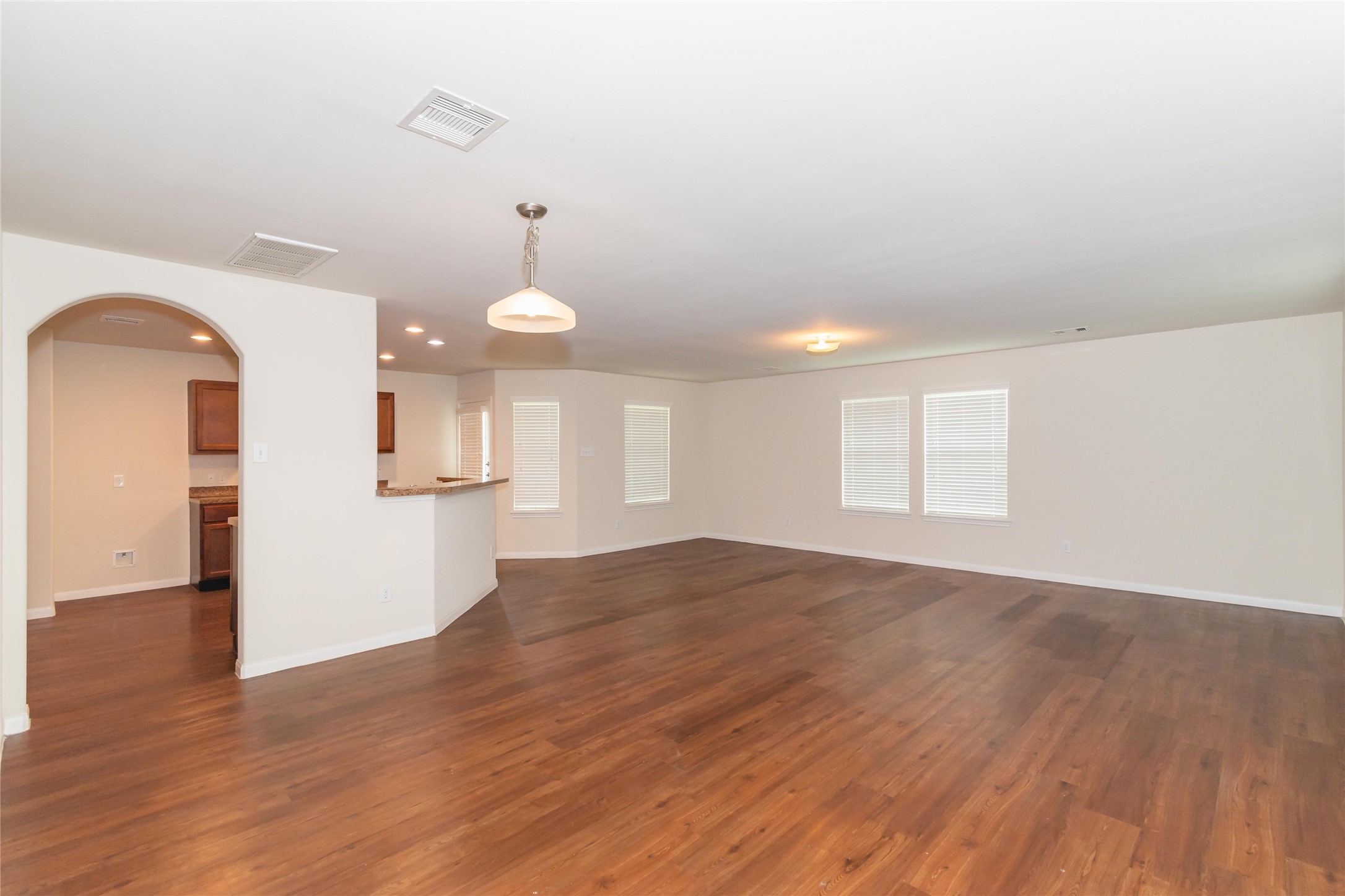 13107 Ristina Circle Houston, TX 77048 - Photo 6 of 10 Photos may be representative of the floor plan and not the exact home. Finishes, layout, and features of the actual property for lease may vary.