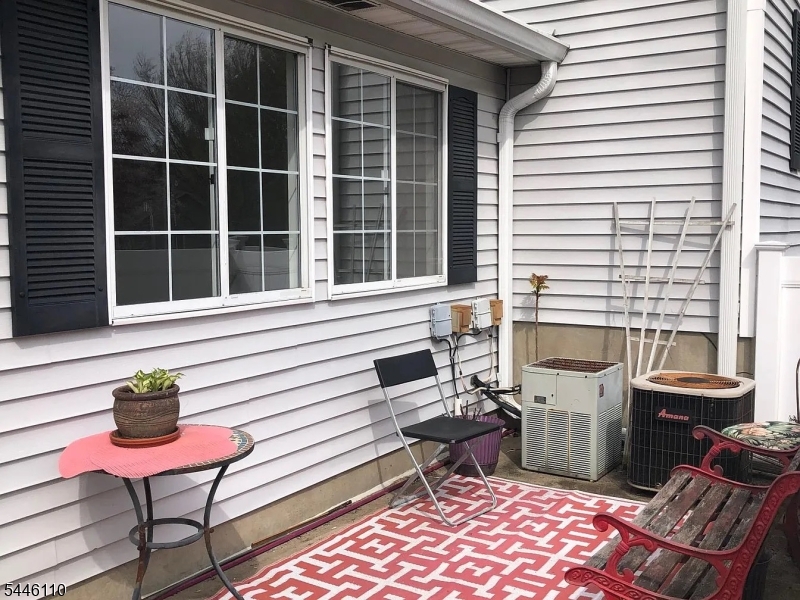 25 Kensington Road Bedminster, NJ 07921 - Photo 1 of 8