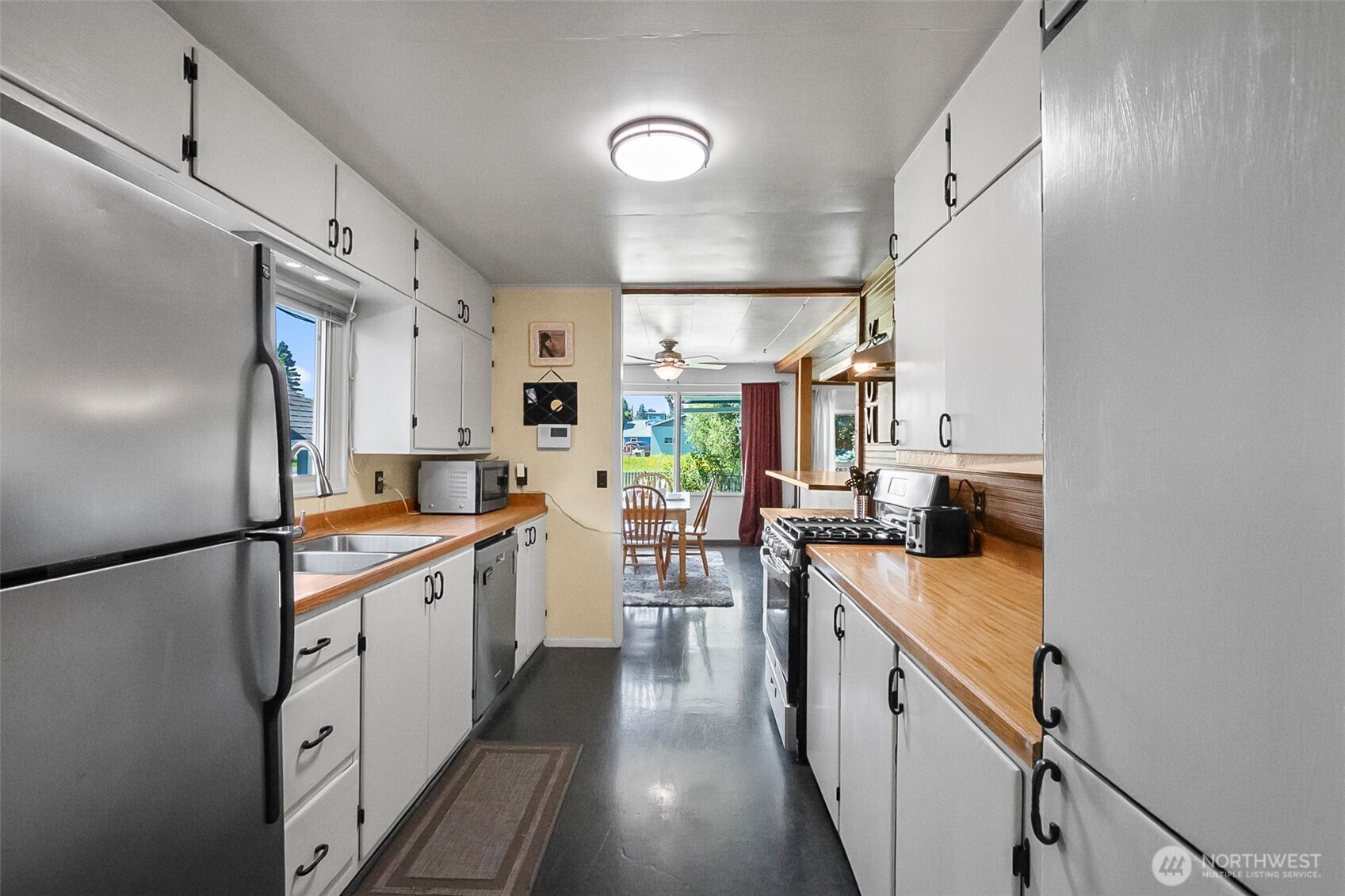 2423 Chestnut Street Everett, WA 98201 - Photo 15 of 40