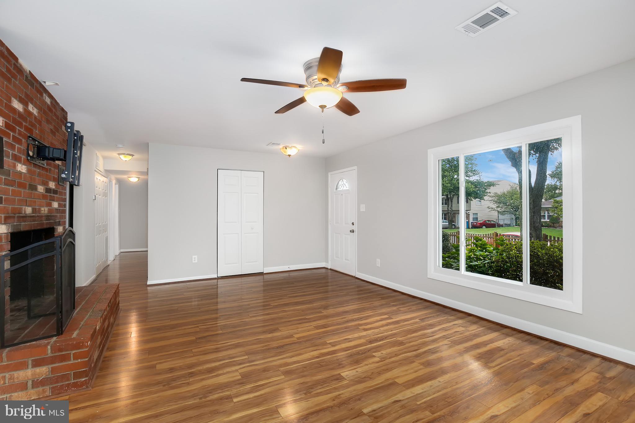 109 North Ithaca Road Sterling, VA 20164 - Photo 4 of 30 Living Room