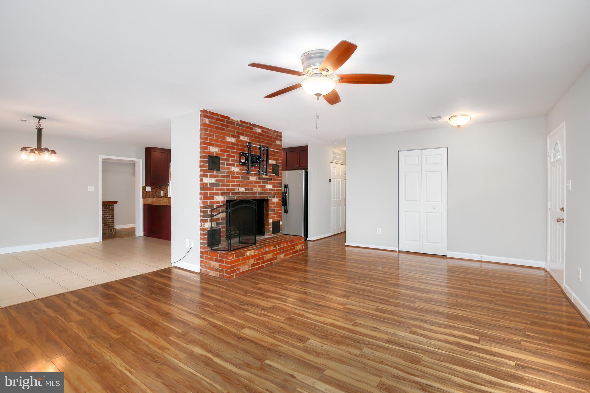 109 North Ithaca Road Sterling, VA 20164 - Photo 5 of 30 Living Room