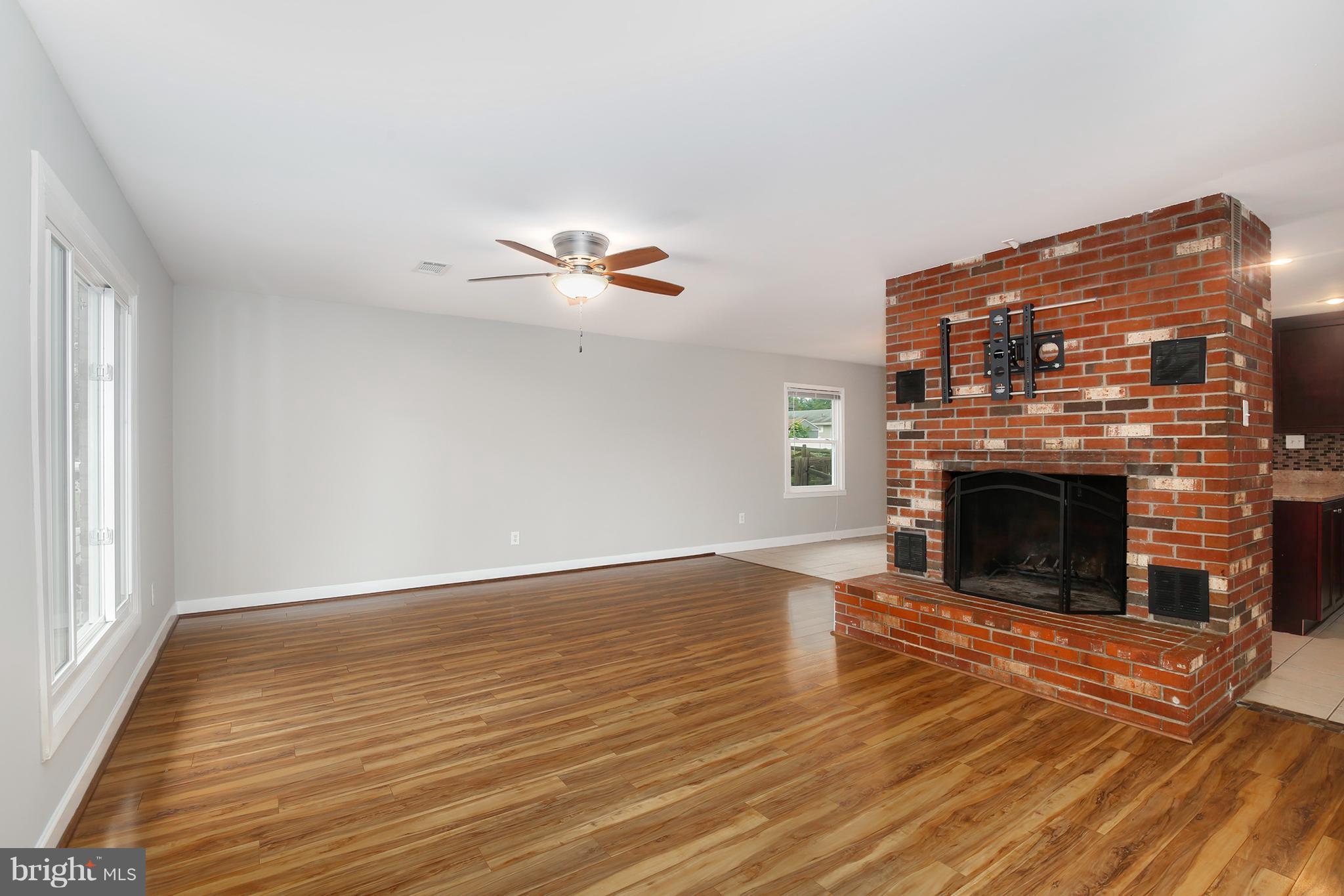 109 North Ithaca Road Sterling, VA 20164 - Photo 6 of 30 Living Room