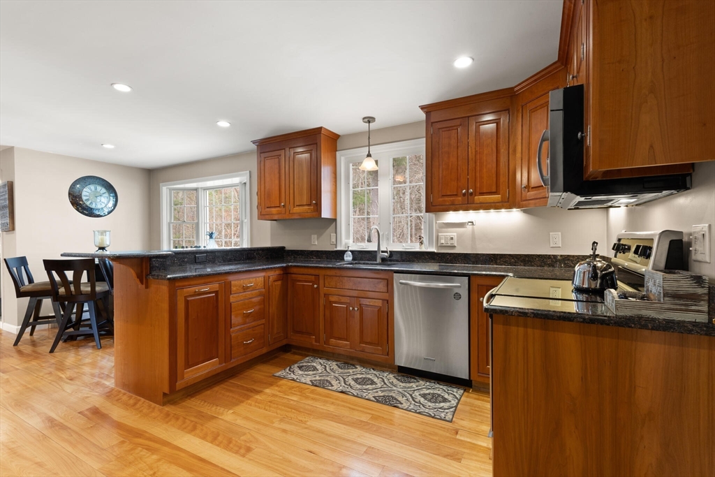 35 Meadowbrook Road Wrentham, MA 02093 - Photo 15 of 41 Gallery Image 15