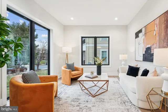 $2,395,000 | 6707 Hallwood Avenue, Falls Church, VA 22046