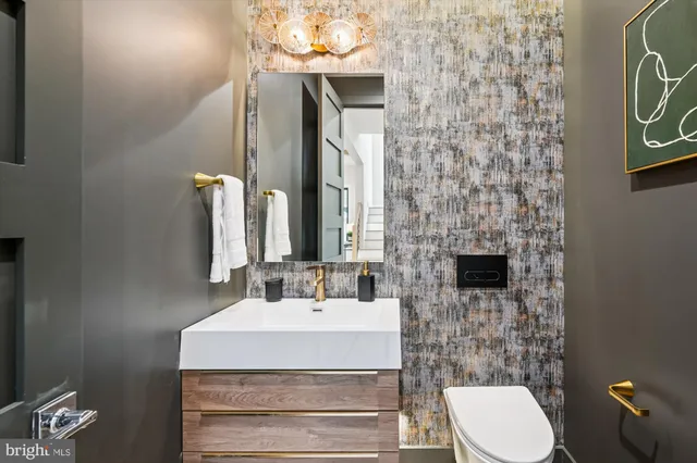 $2,395,000 | 6707 Hallwood Avenue, Falls Church, VA 22046